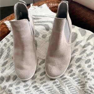 SOREL women’s Out N About Pull On Wedge Chelsea Suede Booties 4911 Crome Grey